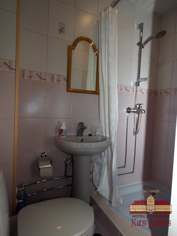 Kursi Hunting Manor Puurmani Room photo
