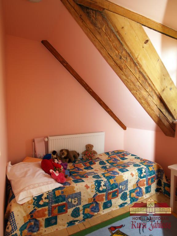 Kursi Hunting Manor Puurmani Room photo