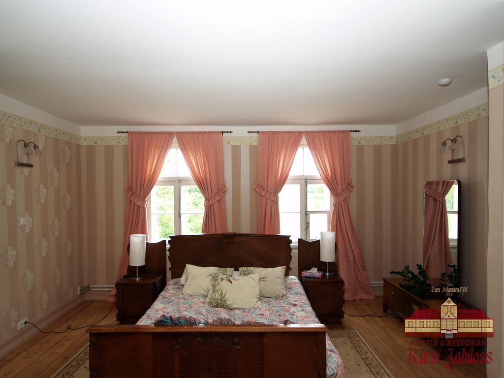 Kursi Hunting Manor Puurmani Room photo