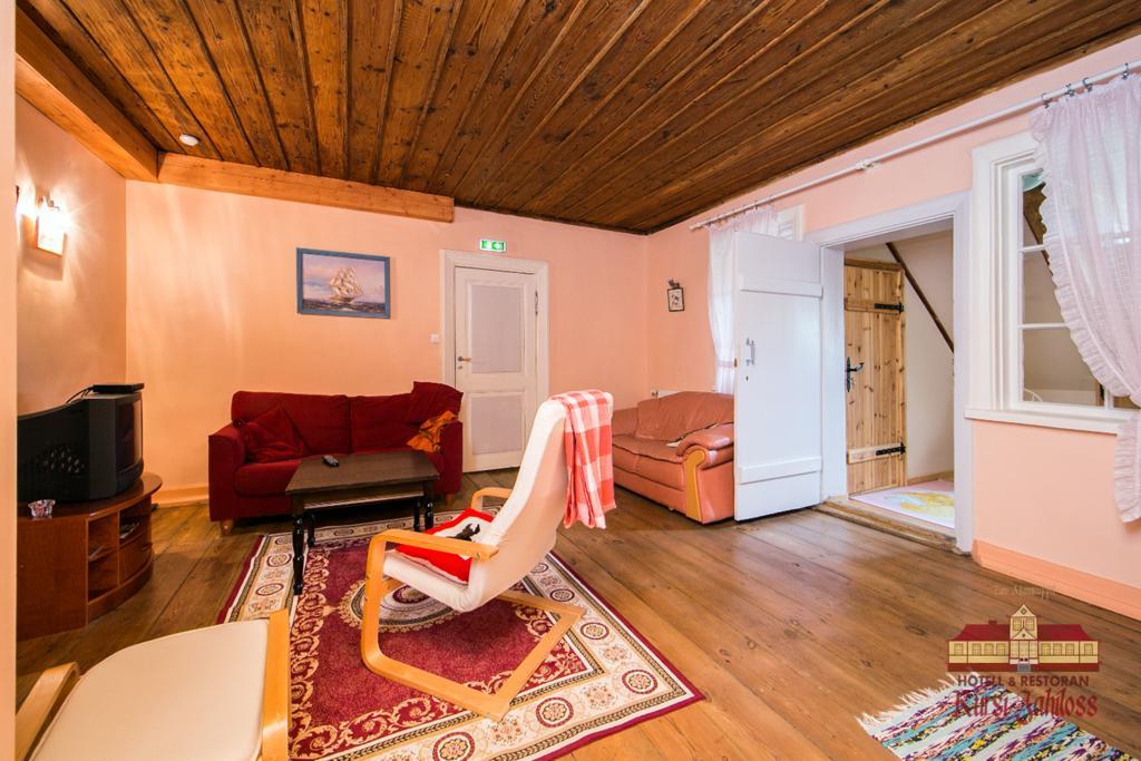 Kursi Hunting Manor Puurmani Room photo