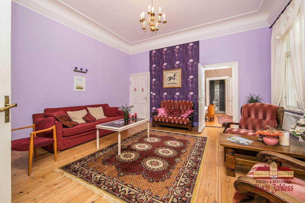 Kursi Hunting Manor Puurmani Room photo